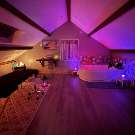 Ecrin D' Amour Suite Romantique Avec Jacuzzi Castels Exterior foto