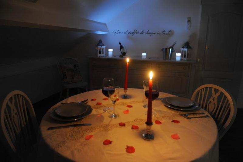 Ecrin D' Amour Suite Romantique Avec Jacuzzi Castels Exterior foto
